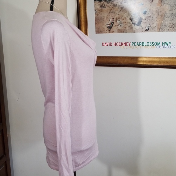 Ann Taylor lavender ligh weigh top. Size S - Picture 5 of 8